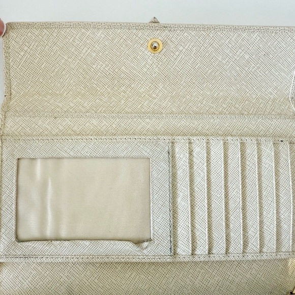Salvatore Ferragamo Wallet Pebbled Leather Cream Casual Classic Chic Minimalist - Picture 5 of 12